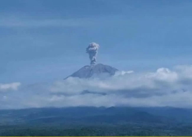 Ilustrasi Gunung Semeru alami Erupsi. [Int]